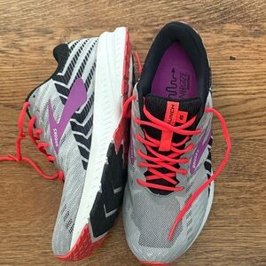 Brooks Women's Athletic Shoes - Launch 6